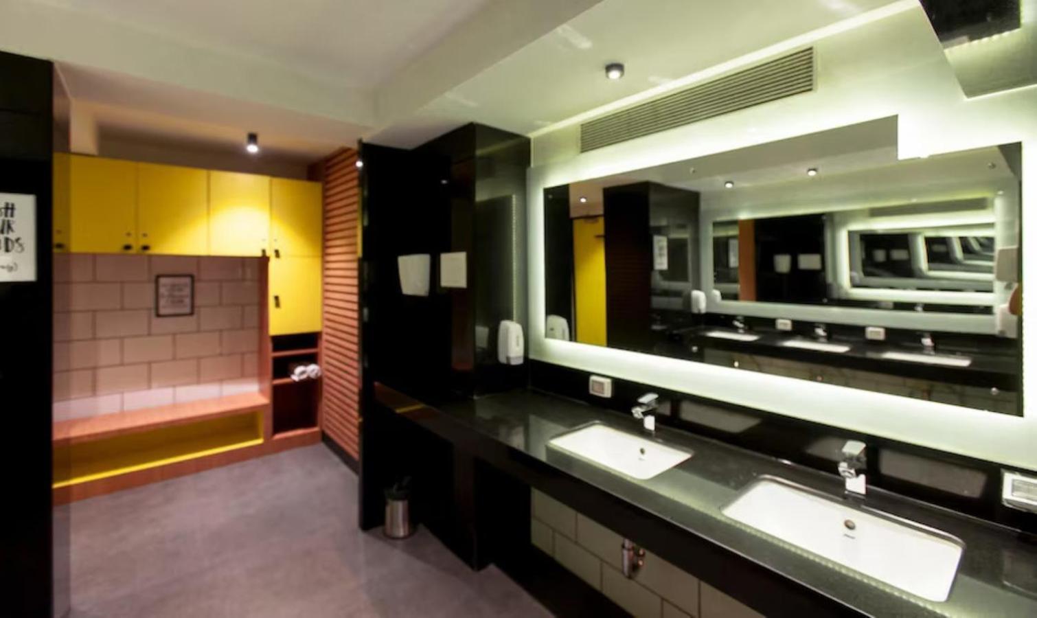 ไอสเตย์ โฮเต็ล แอนเดอรี เอ็มไอดีซี Hotel มุมไบ ภายนอก รูปภาพ