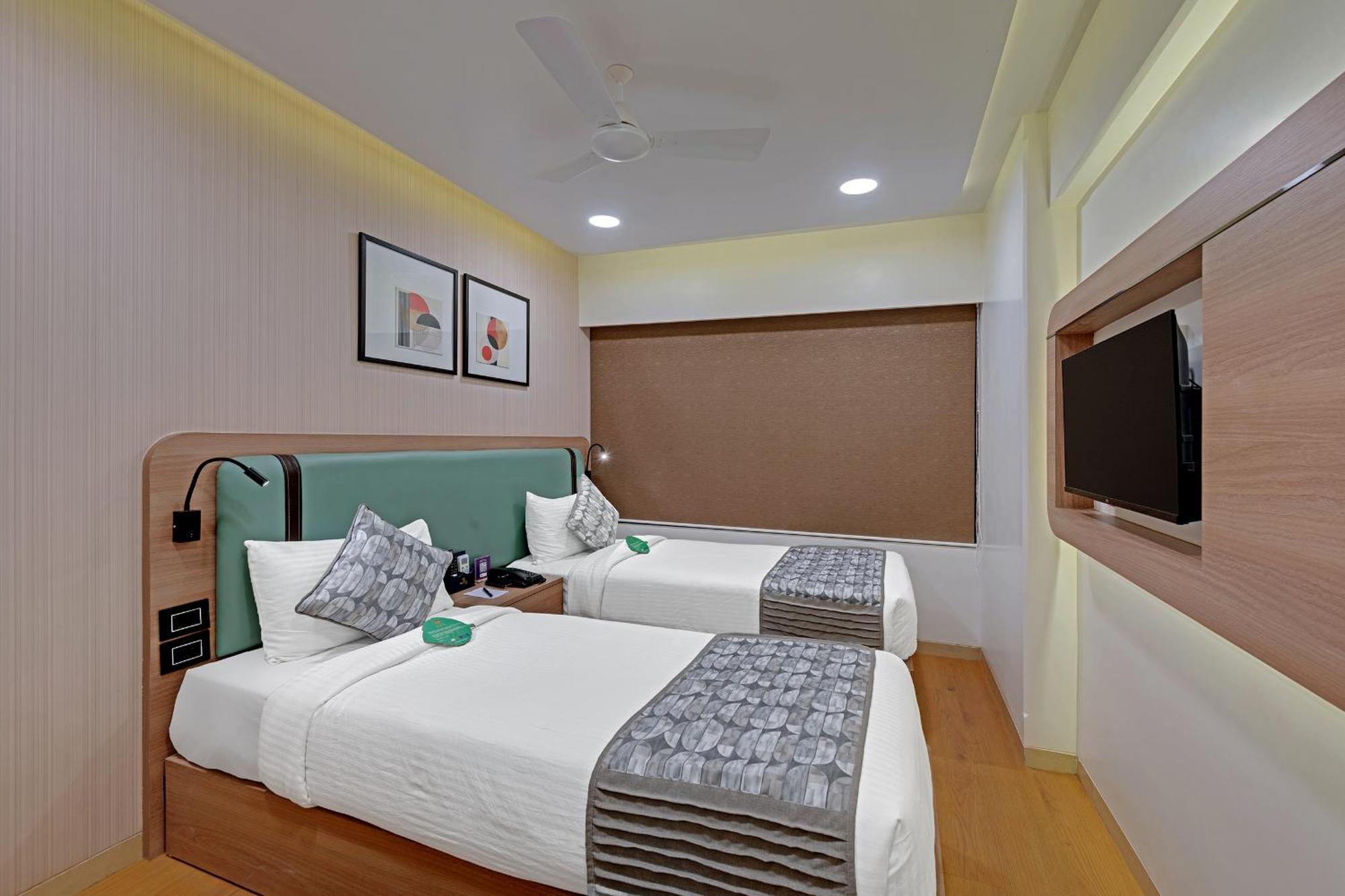 ไอสเตย์ โฮเต็ล แอนเดอรี เอ็มไอดีซี Hotel มุมไบ ภายนอก รูปภาพ