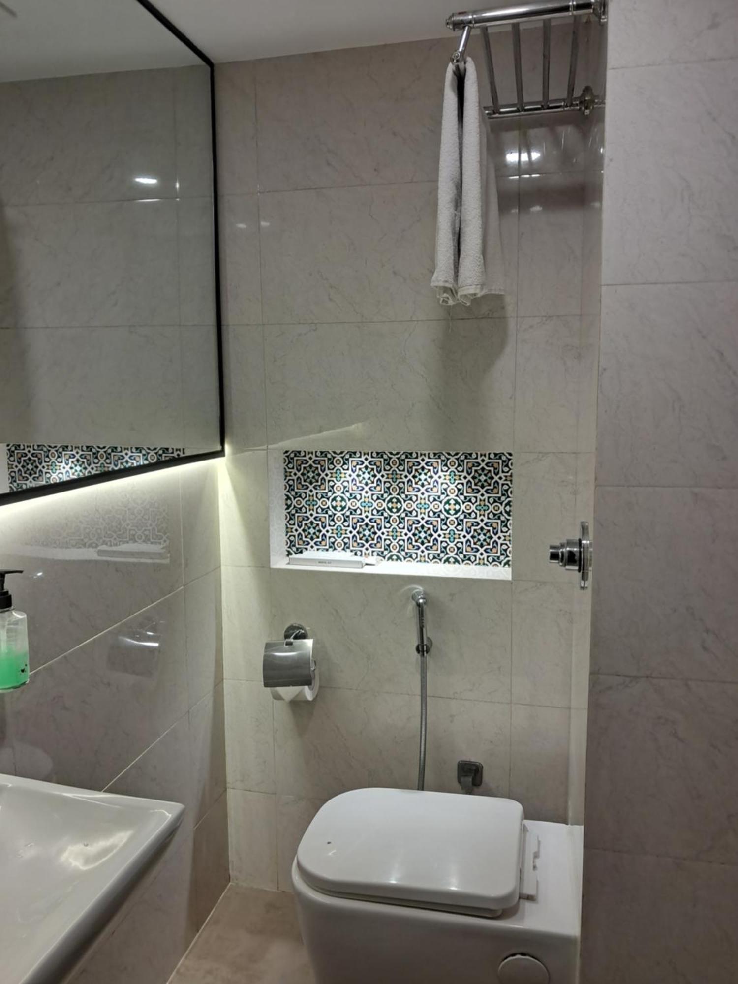 ไอสเตย์ โฮเต็ล แอนเดอรี เอ็มไอดีซี Hotel มุมไบ ภายนอก รูปภาพ