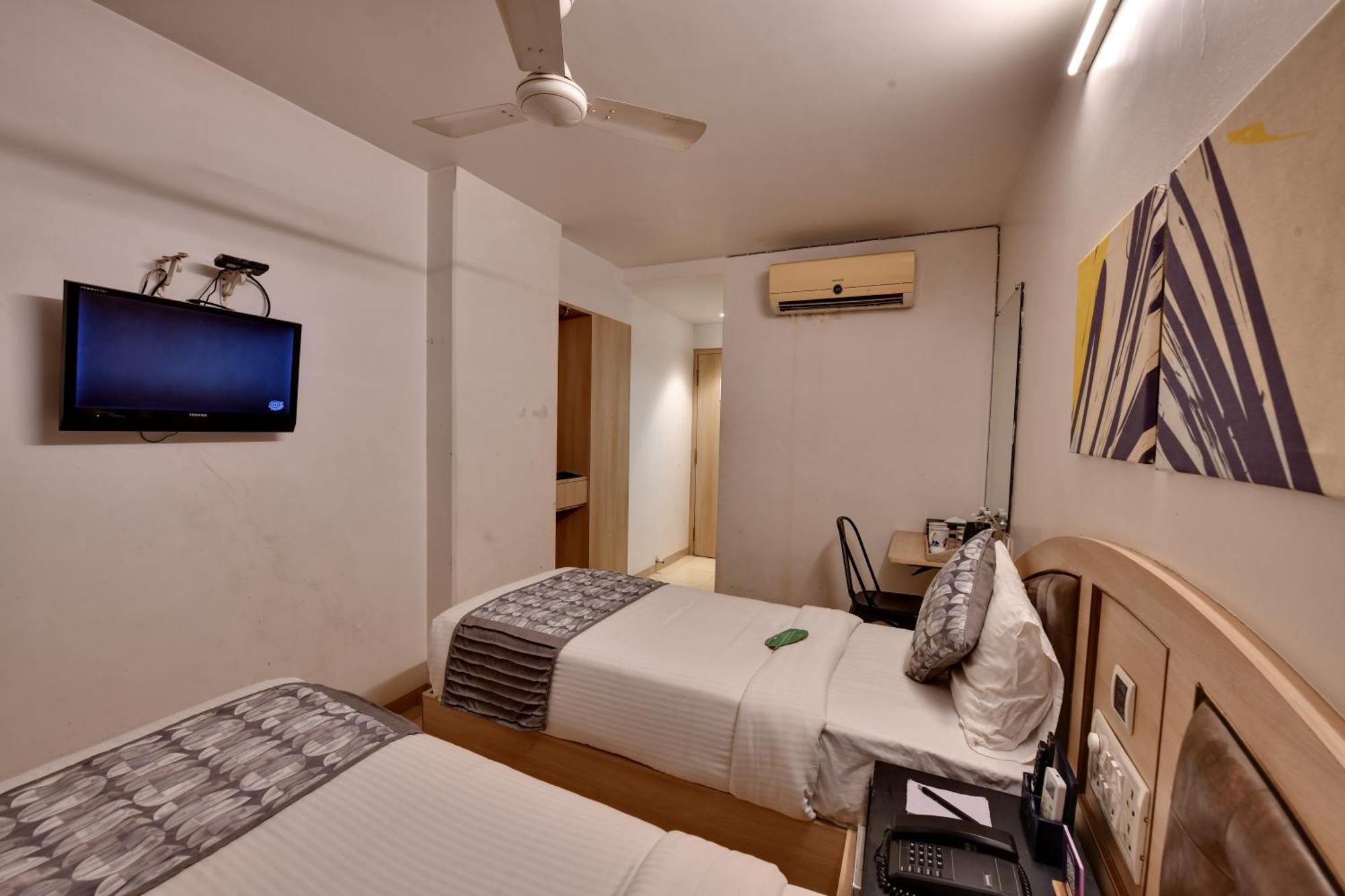 ไอสเตย์ โฮเต็ล แอนเดอรี เอ็มไอดีซี Hotel มุมไบ ภายนอก รูปภาพ