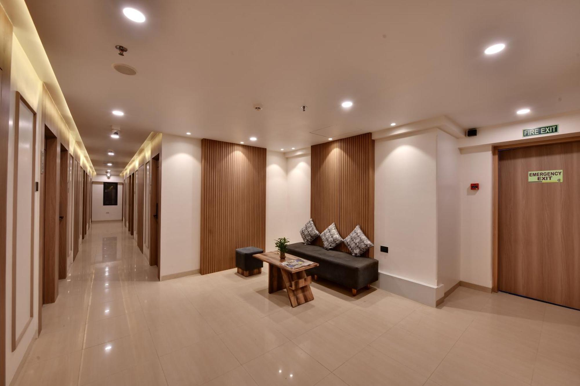 ไอสเตย์ โฮเต็ล แอนเดอรี เอ็มไอดีซี Hotel มุมไบ ภายนอก รูปภาพ