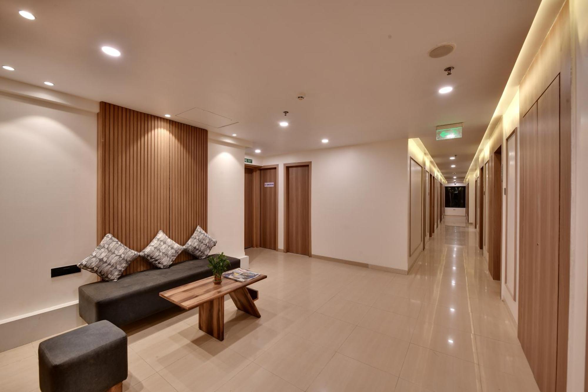 ไอสเตย์ โฮเต็ล แอนเดอรี เอ็มไอดีซี Hotel มุมไบ ภายนอก รูปภาพ